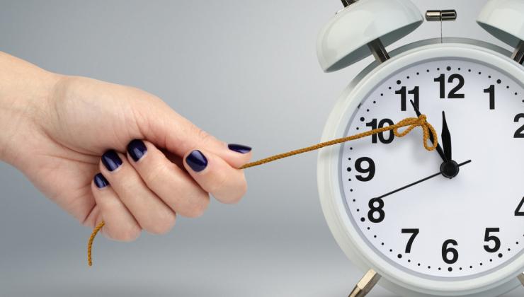 istock-hand-clock